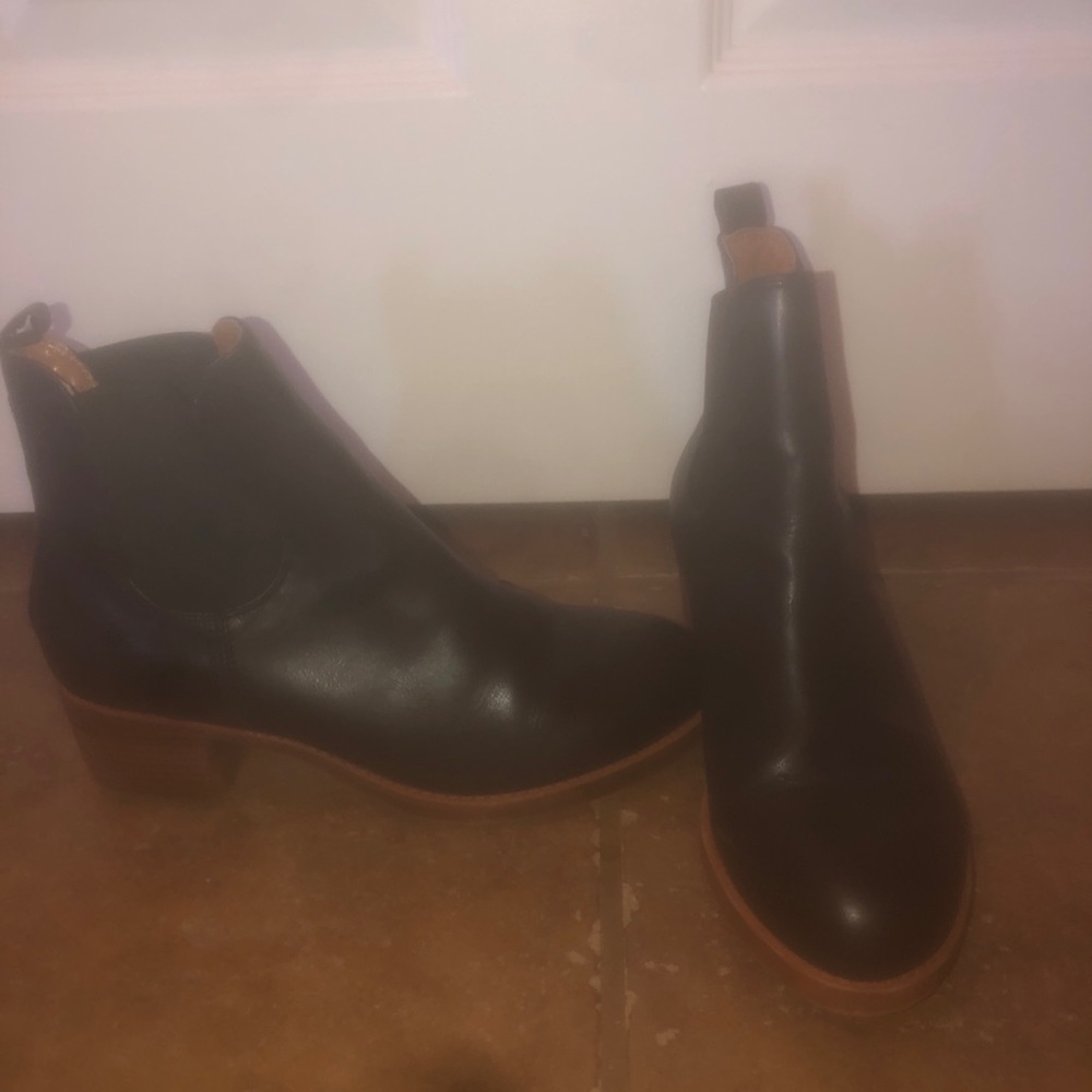 ❌SOLD❌GUC fall booties